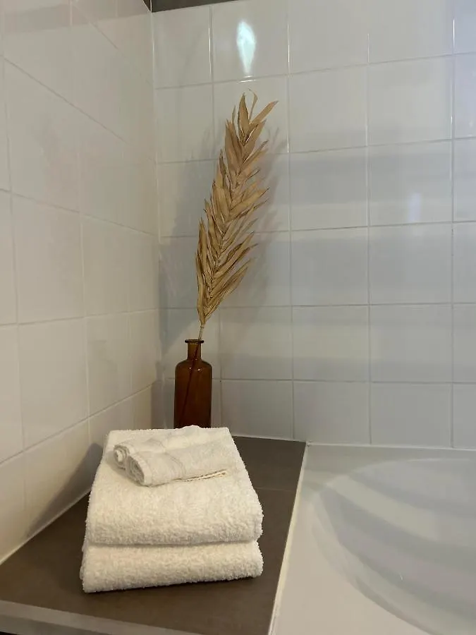 Maison Piscine & Spa Vallon Pont D'Arc 0*, Vallon-Pont-dʼArc 프랑스